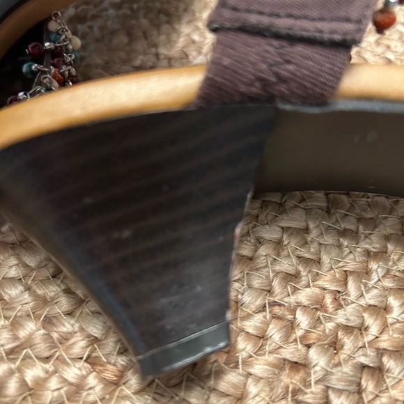 Beaded sandals with small heel barely worn - Picture 8 of 10